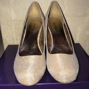 MADDEN GIRL SIZE 8.5 Champagne Heel